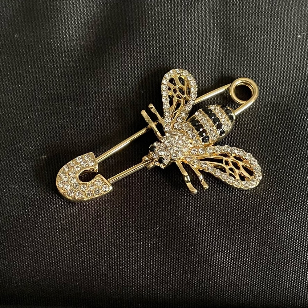 Four piece Bee Set - Picture 2 of 6